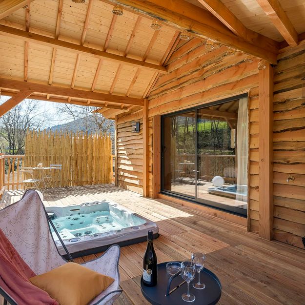 Spa, terrace and bay window cabane verveine