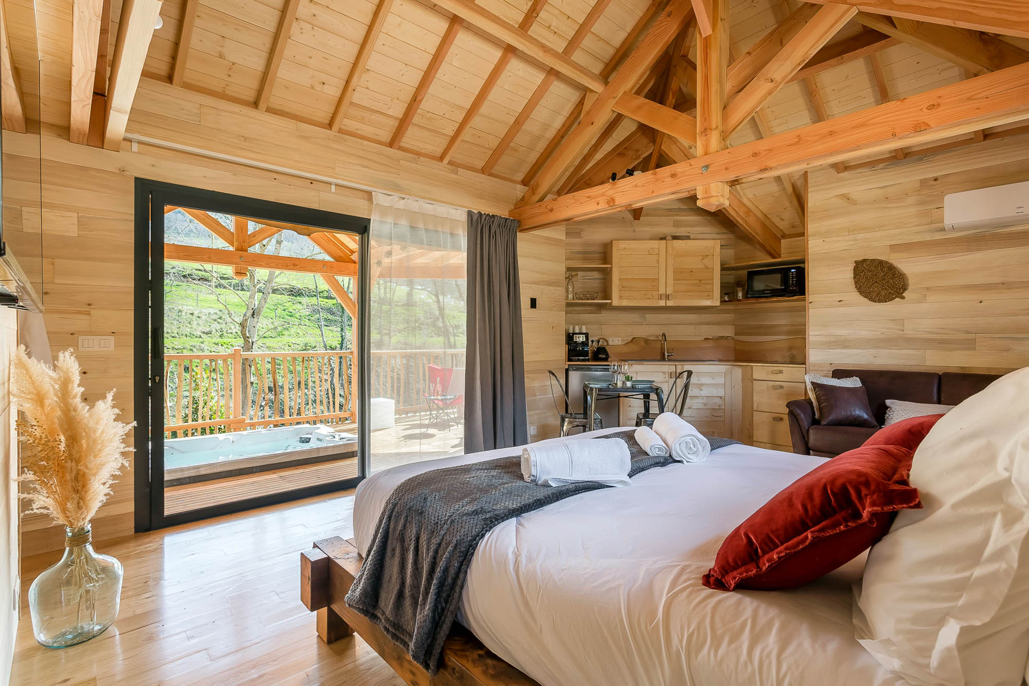 bay window bed and kitchen laurel hut